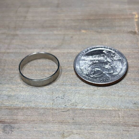 New! Stackable Fashion Wide Band Silver Tone Ring Size 6.5 Costume Jewelry Hypo - Picture 4 of 5